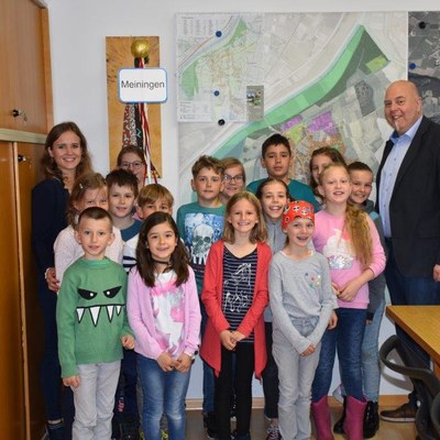 Volksschulklasse besucht das Gemeindeamt Meiningen am 21.05.2019