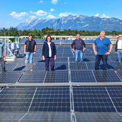 Neue Photovoltaik-Großanlage auf dem ASZ Vorderland in Betrieb